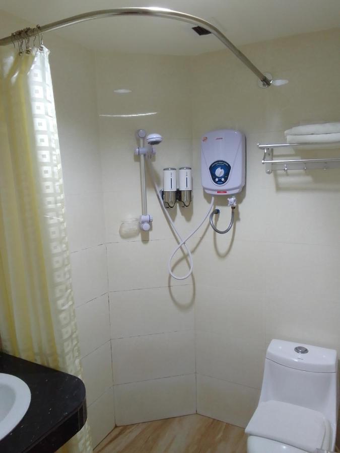 Super Oyo 90464 Borneo Suites Hotel コタキナバル エクステリア 写真