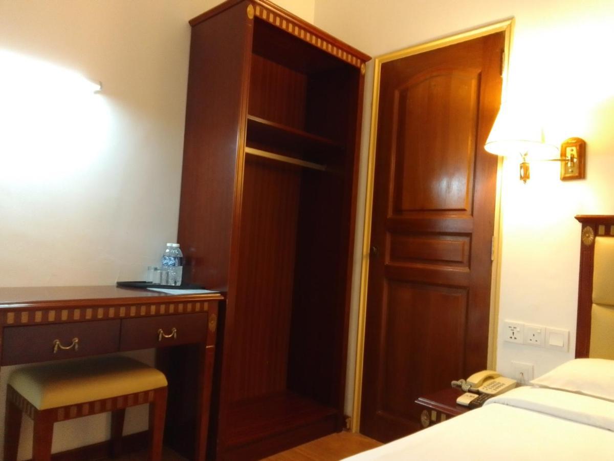 Super Oyo 90464 Borneo Suites Hotel コタキナバル エクステリア 写真