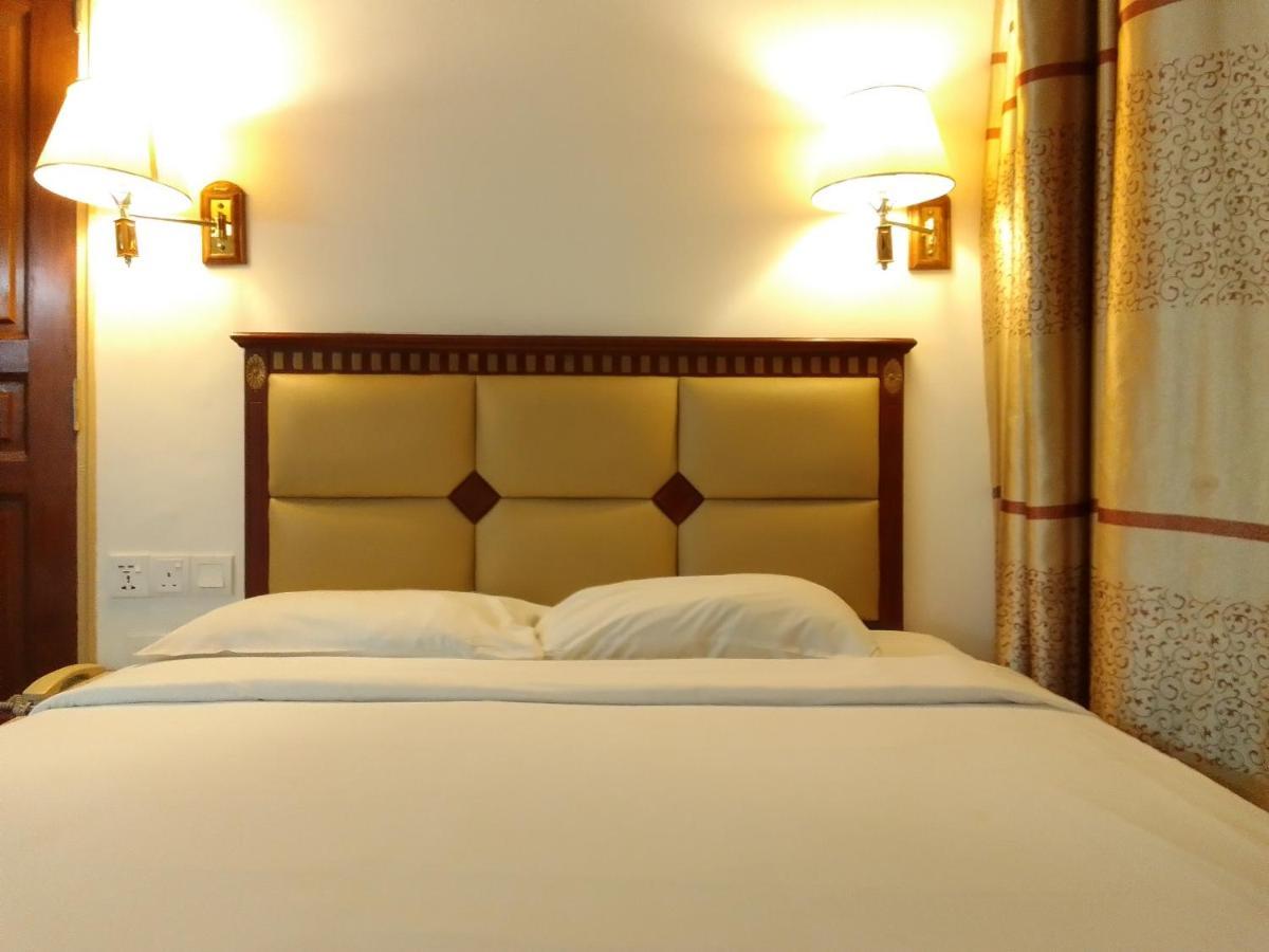 Super Oyo 90464 Borneo Suites Hotel コタキナバル エクステリア 写真