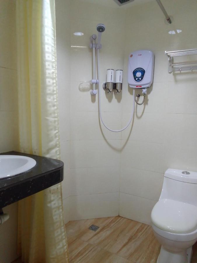 Super Oyo 90464 Borneo Suites Hotel コタキナバル エクステリア 写真