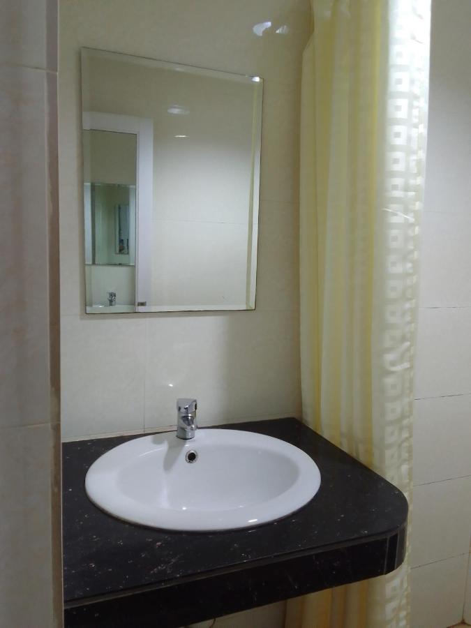 Super Oyo 90464 Borneo Suites Hotel コタキナバル エクステリア 写真