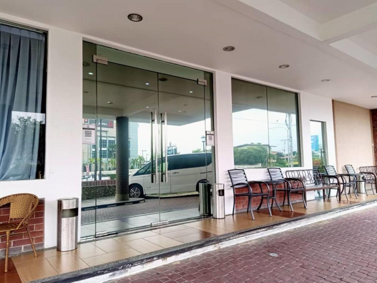 Super Oyo 90464 Borneo Suites Hotel コタキナバル エクステリア 写真
